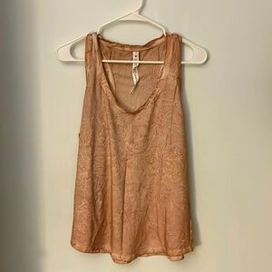 Crinkle dye Lululemon tank - size 10, mauve color